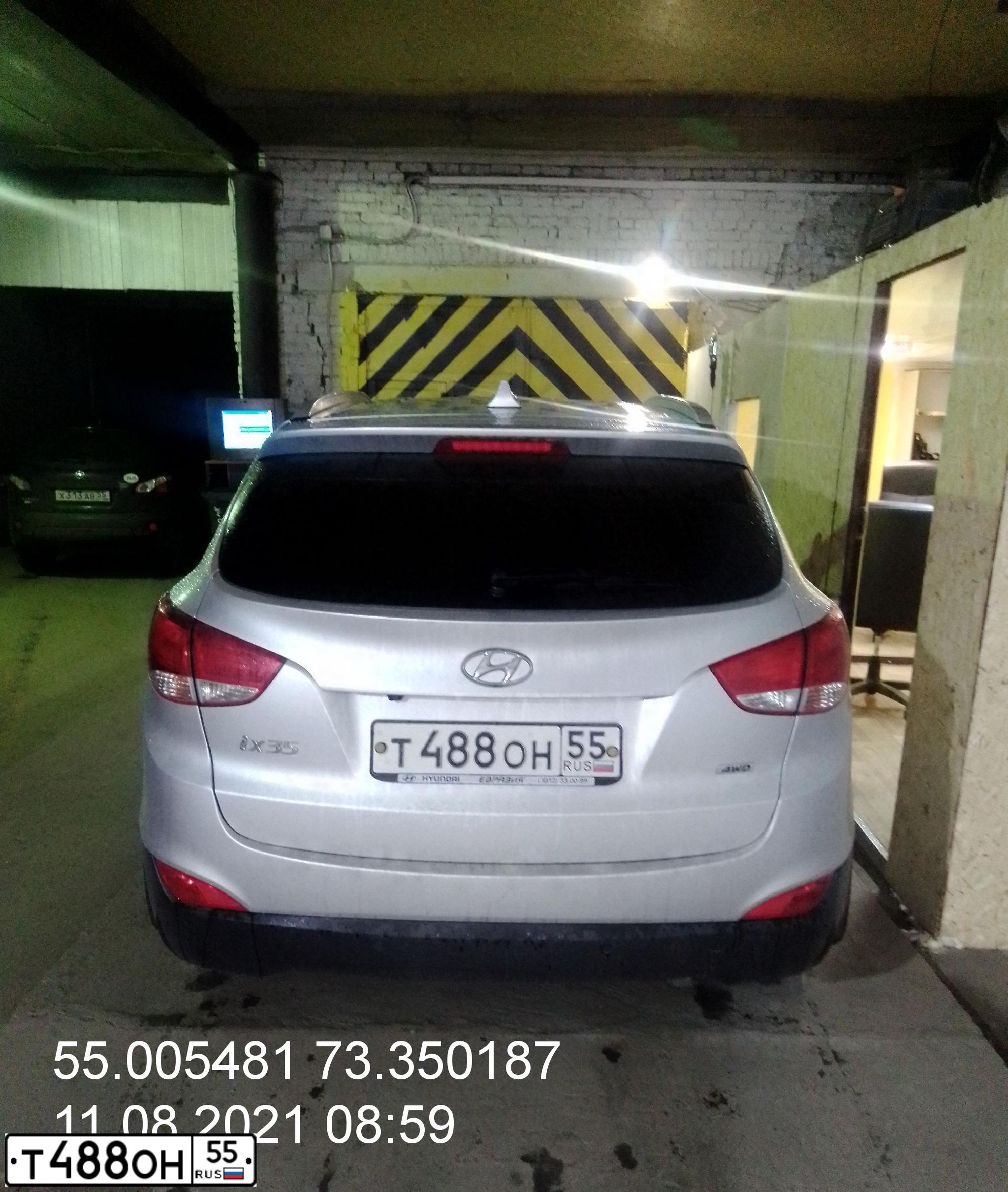 Фото автомобиля HYUNDAI IX35, 2013 — госномер Т488ОН55. Цвет: серебристый