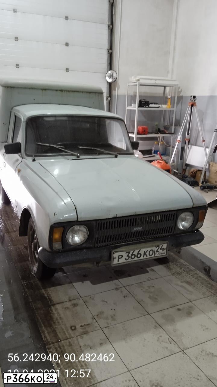 Фото автомобиля IZH 2715, 1993 — госномер Р366КО24. Цвет: СЕРЫЙ
