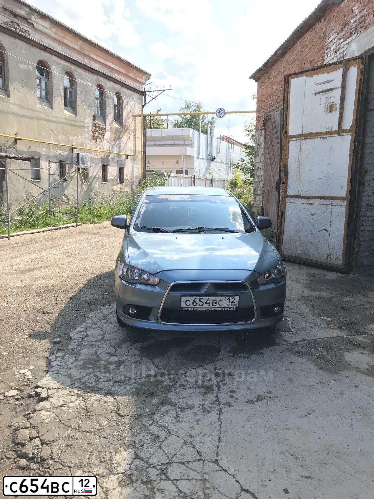 Фото автомобиля MITSUBISHI LANCER, 2008 — госномер С654ВС12. Цвет: СВЕТЛО-СЕРО-ЗЕЛЕНЫЙ