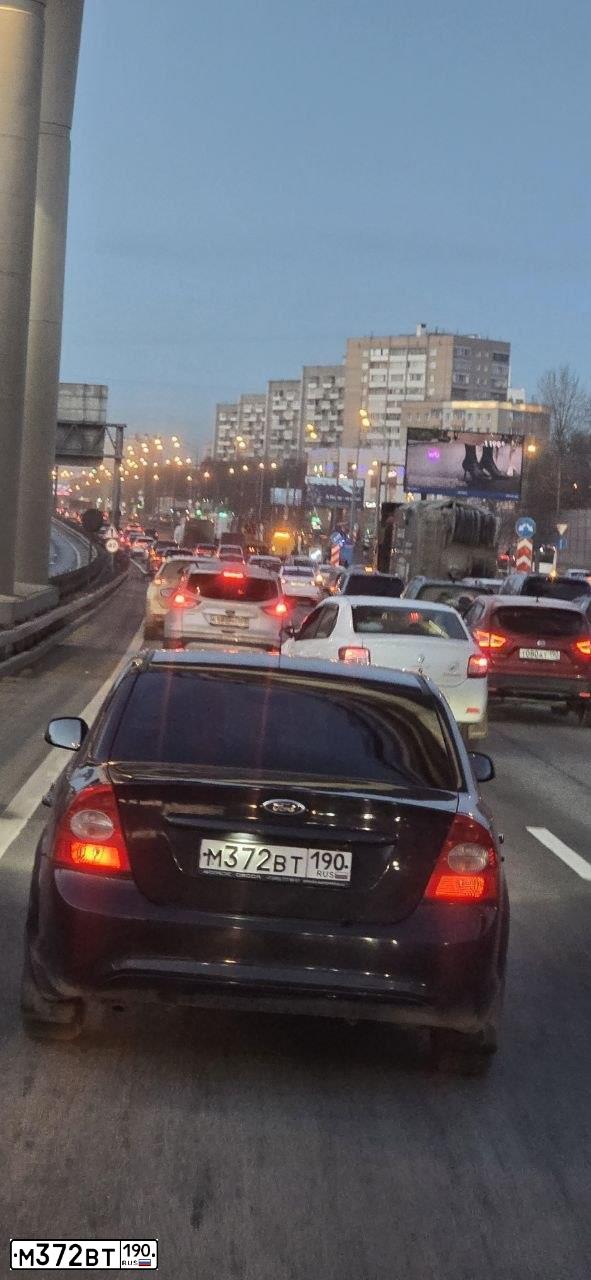 Фото автомобиля FORD FOCUS, 2010 — госномер М372ВТ190. Цвет: ЧЕРНЫЙ