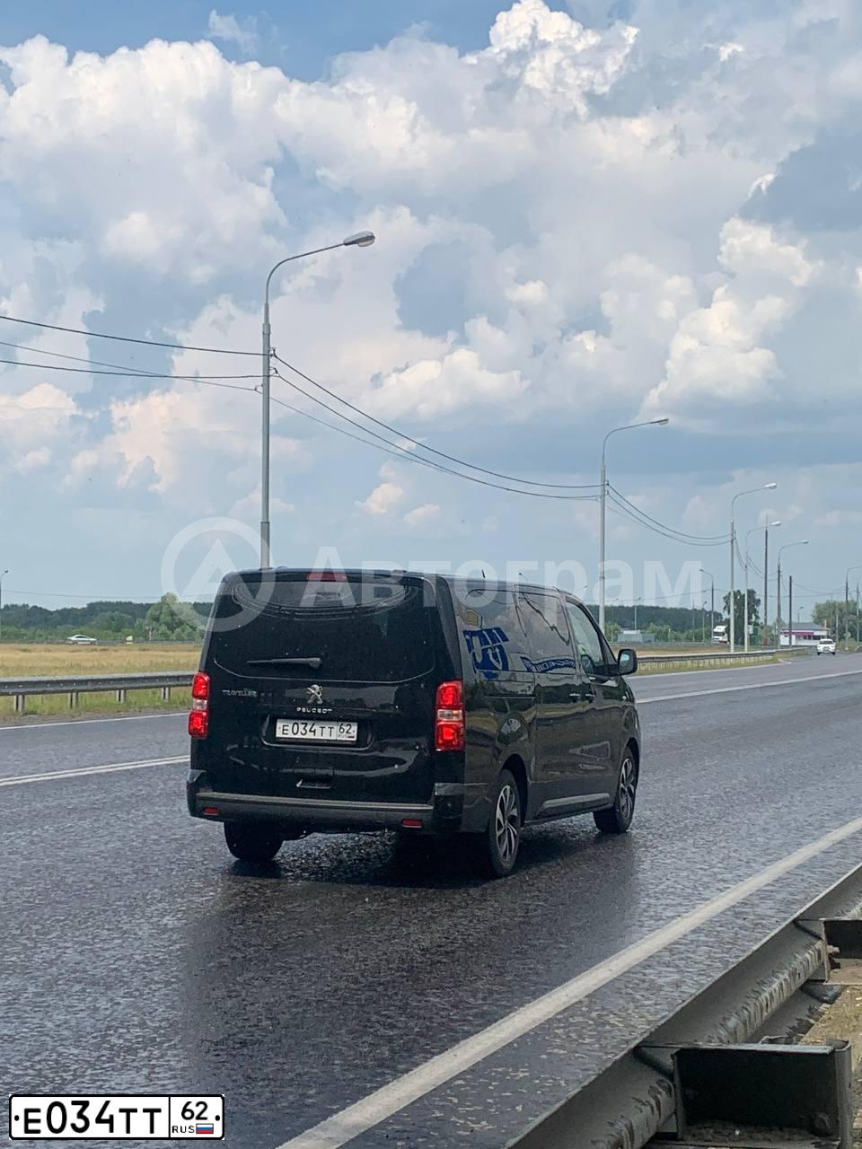 Фото автомобиля PEUGEOT TRAVELLER, 2021 — госномер С997ОХ761. Цвет: ЧЕРНЫЙ
