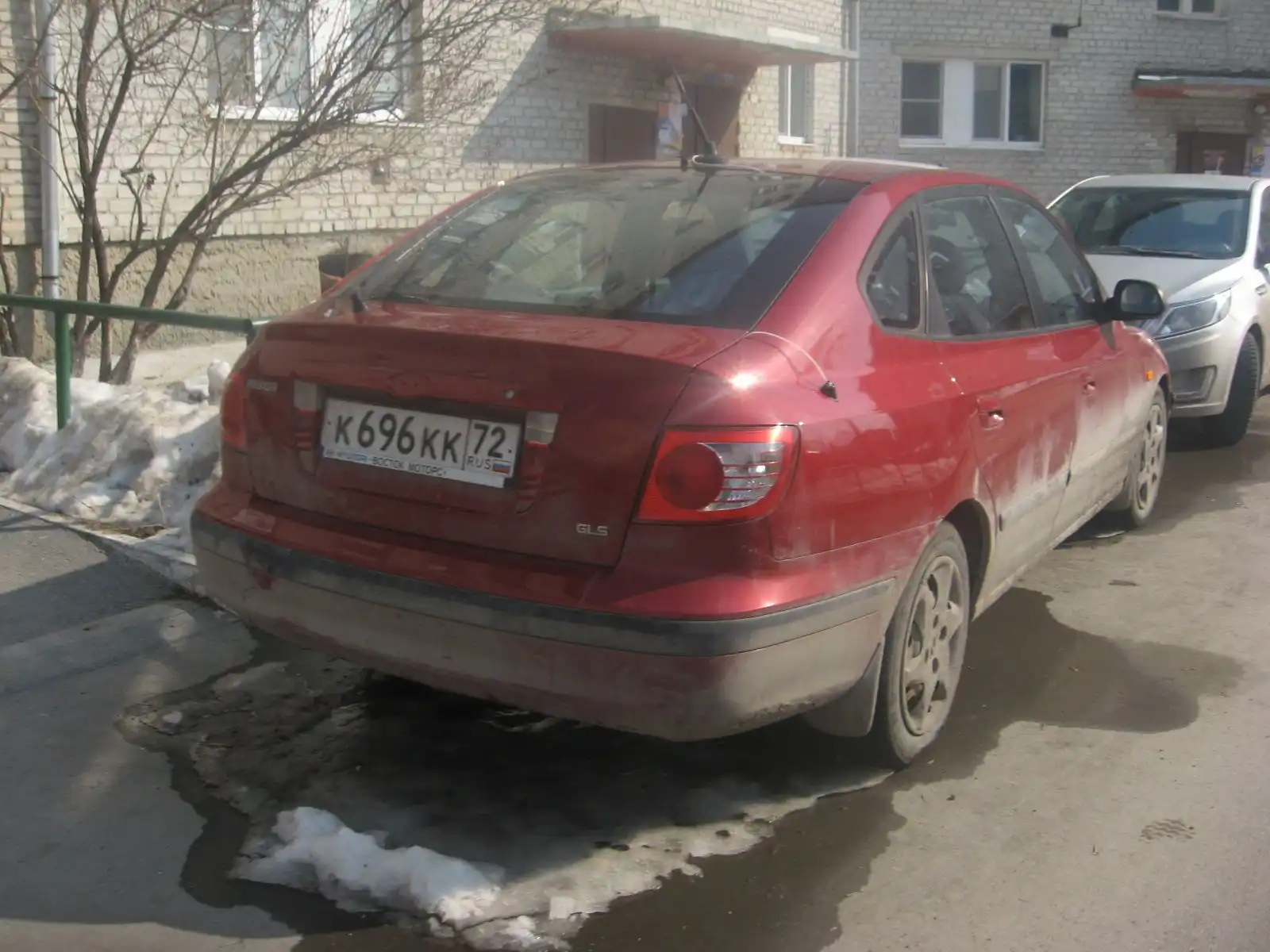 Фото автомобиля HYUNDAI ELANTRA, 2005 — госномер К696КК72. Цвет: ТЕМНО-КРАСНЫЙ