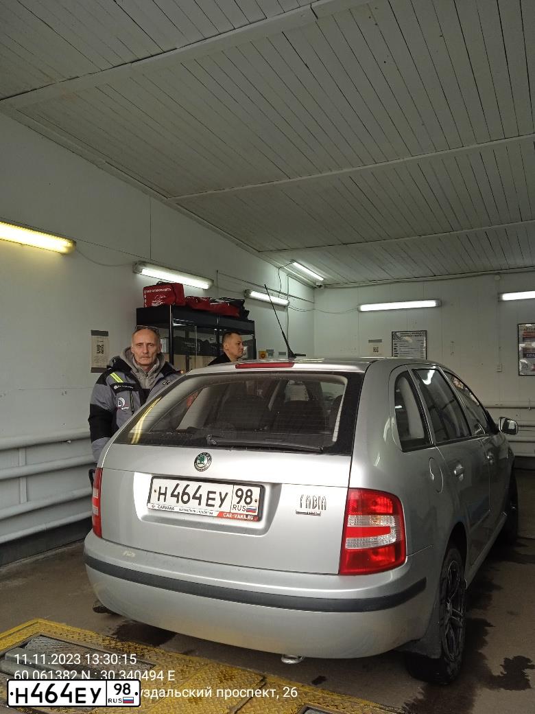 Фото автомобиля SKODA FABIA, 2006 — госномер К290НН147. Цвет: Серебристый