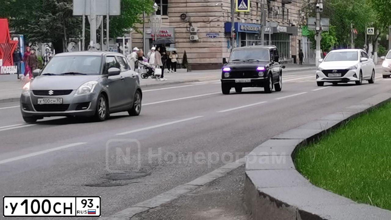 Фото автомобиля BMW 318 I, 2008 — госномер С008МВ761. Цвет: СЕРО-СИНИЙ