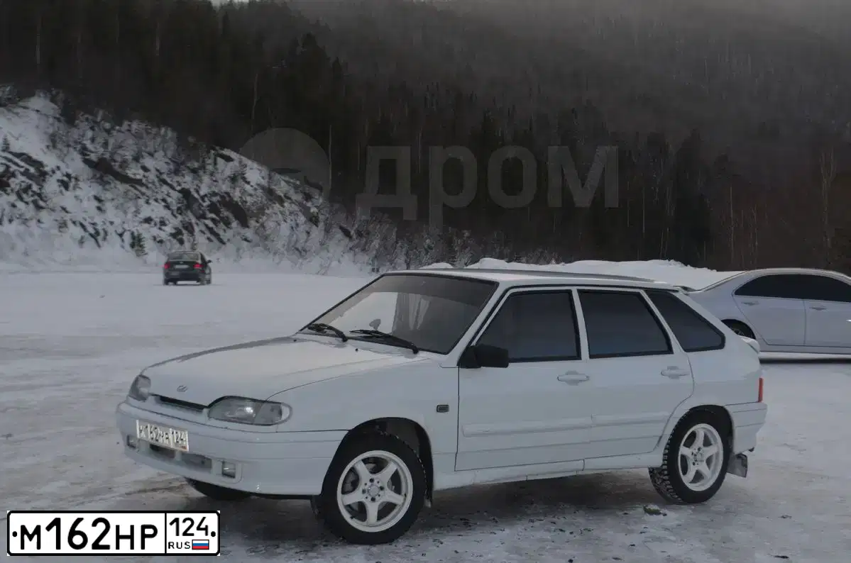Фото автомобиля VOLKSWAGEN TOUAREG, 2011 — госномер Н707ВУ124. Цвет: Коричневый
