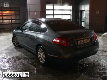 Фото автомобиля NISSAN TEANA, 2011 — госномер Е666ХВ178. Цвет: СЕРО-ЗЕЛЕНЫЙ