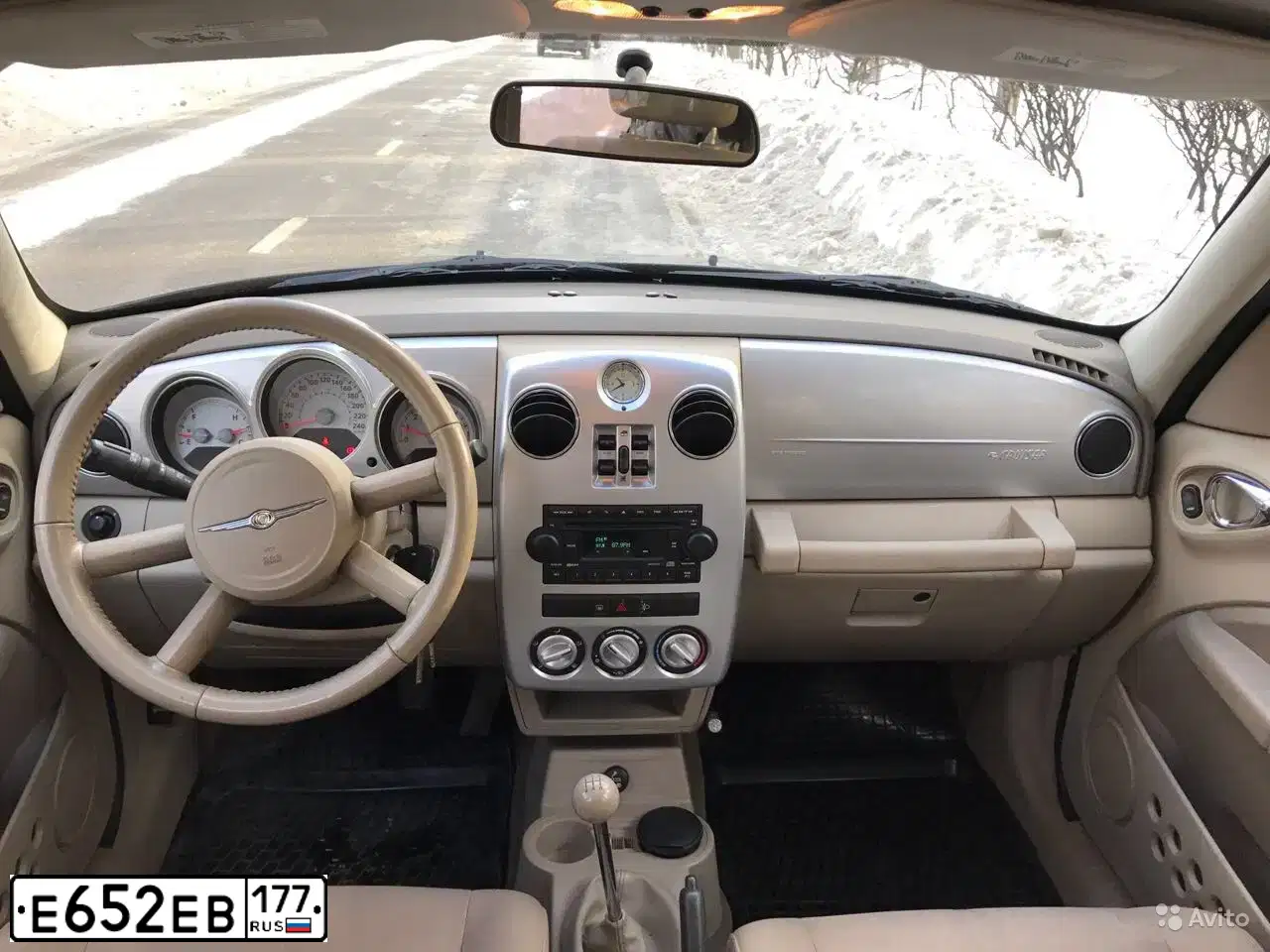 Фото автомобиля CHRYSLER PT CRUISER, 2005 — госномер К652ЕВ177. Цвет: черный-белый