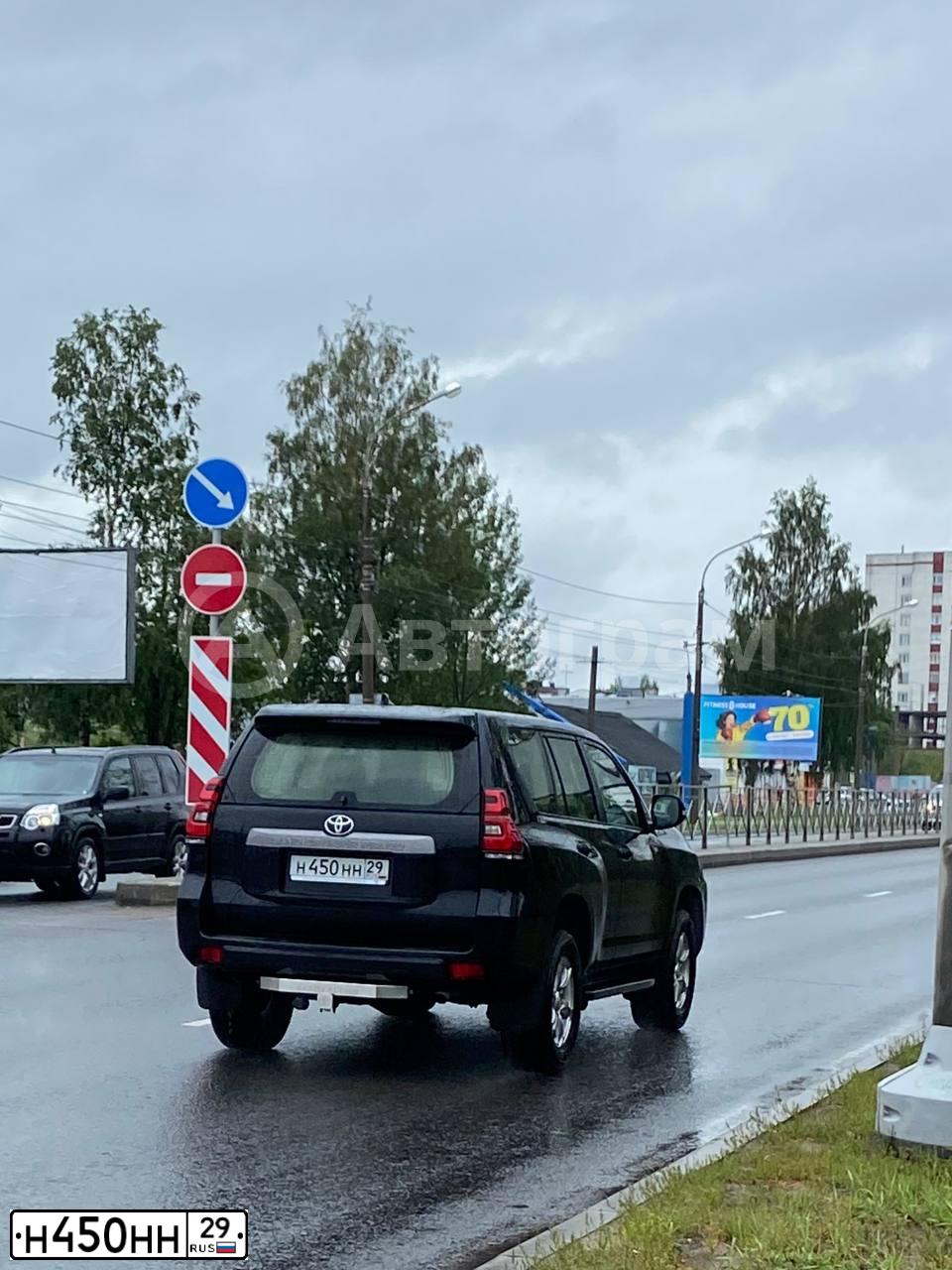 Фото автомобиля VOLVO SERIE FL /4X2/, 1998 — госномер Н450НН29. Цвет: Белый