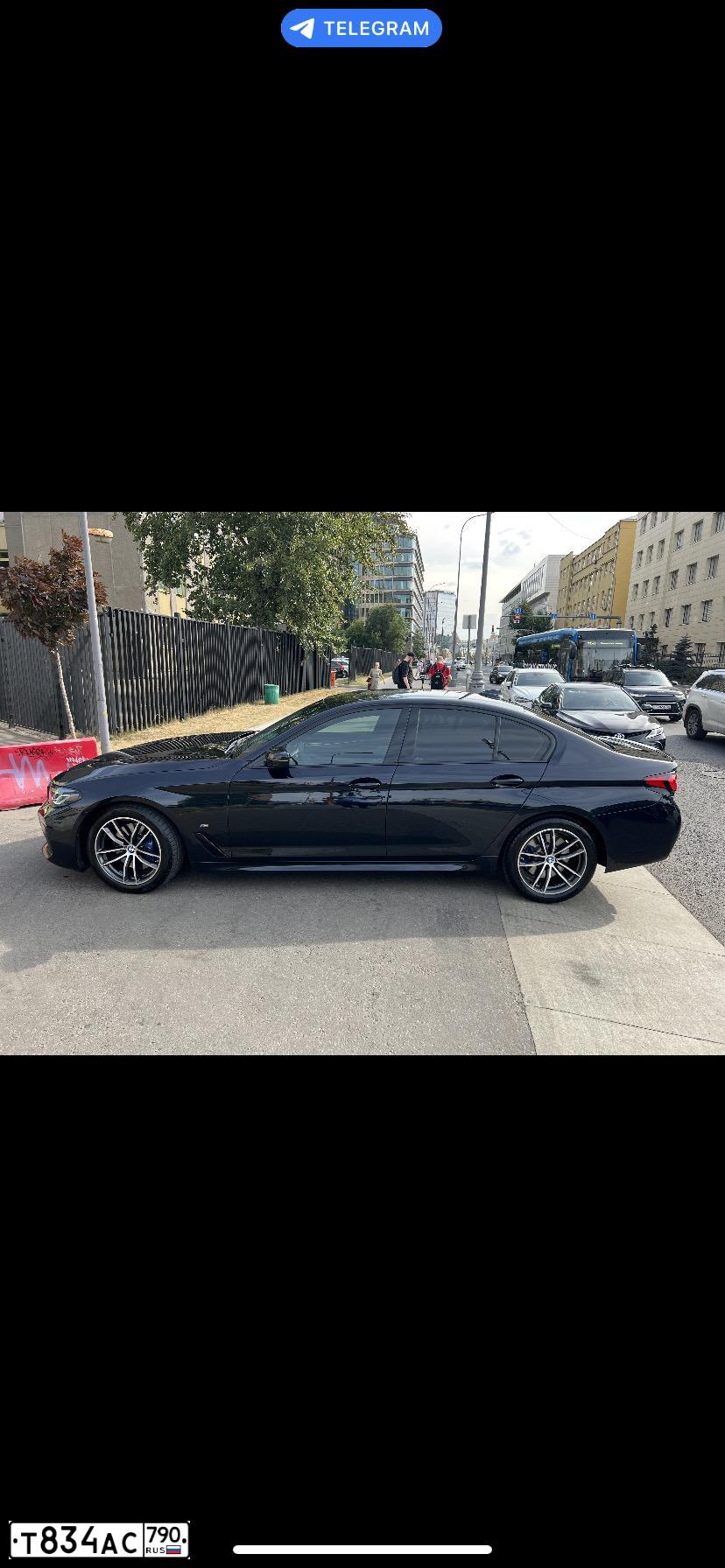 Фото автомобиля BMW 530I, 2020 — госномер В858АВ977. Цвет: ЧЕРНЫЙ