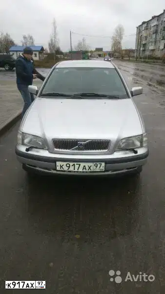 Фото автомобиля VOLVO S40, 1999 — госномер С592ВУ40. Цвет: БЕЛЫЙ СЕРЕБРИСТЫЙ
