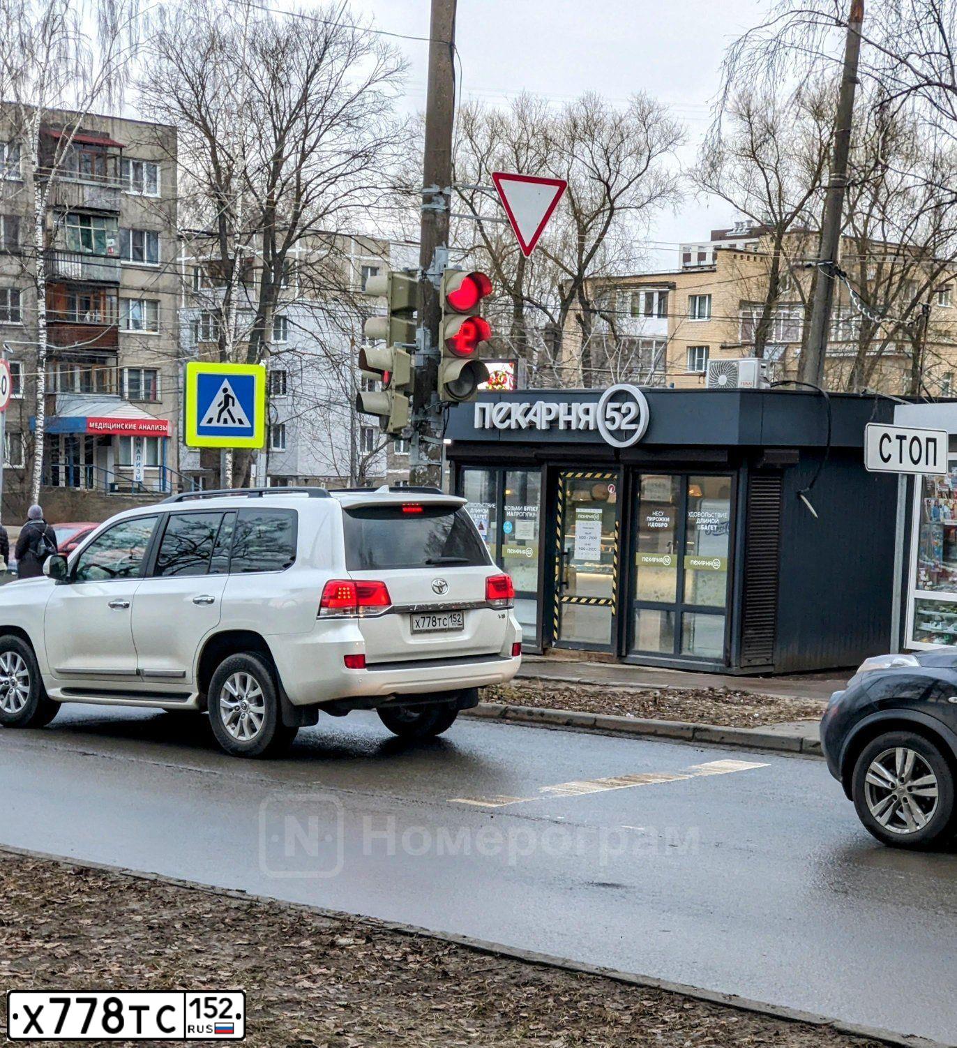 Фото автомобиля TOYOTA LANDCRUISER 200, 2015 — госномер Х778ТС152. Цвет: Белый