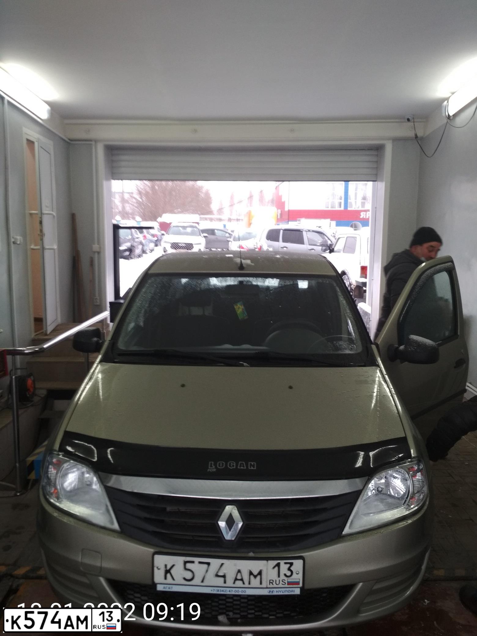 Фото автомобиля RENAULT LOGAN, 2012 — госномер К574АМ13. Цвет: БЕЖЕВЫЙ