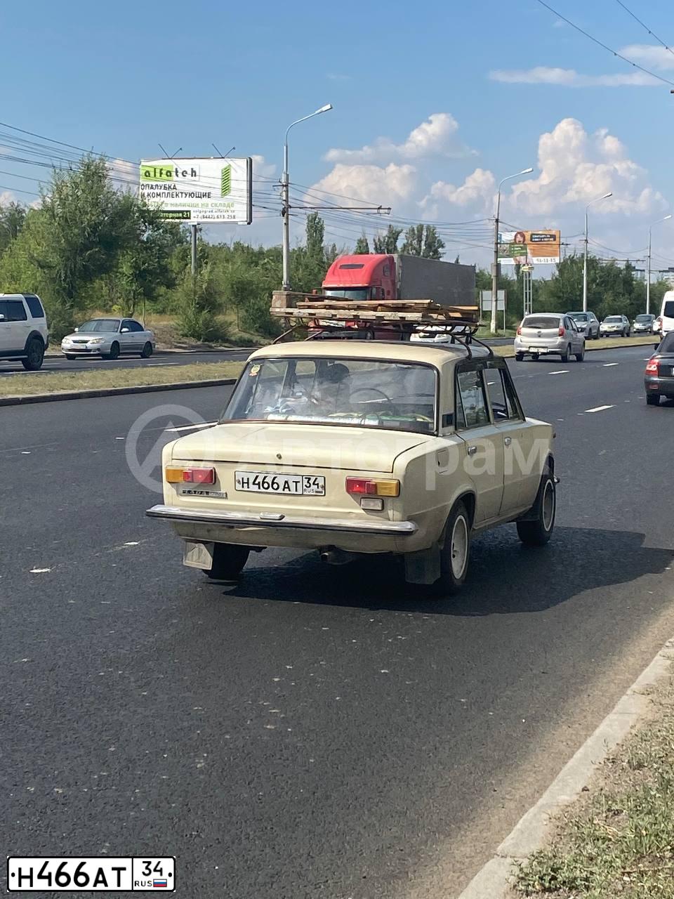 Фото автомобиля LADA 2101 LADA, 1984 — госномер М749НР30. Цвет: БЕЖЕВЫЙ