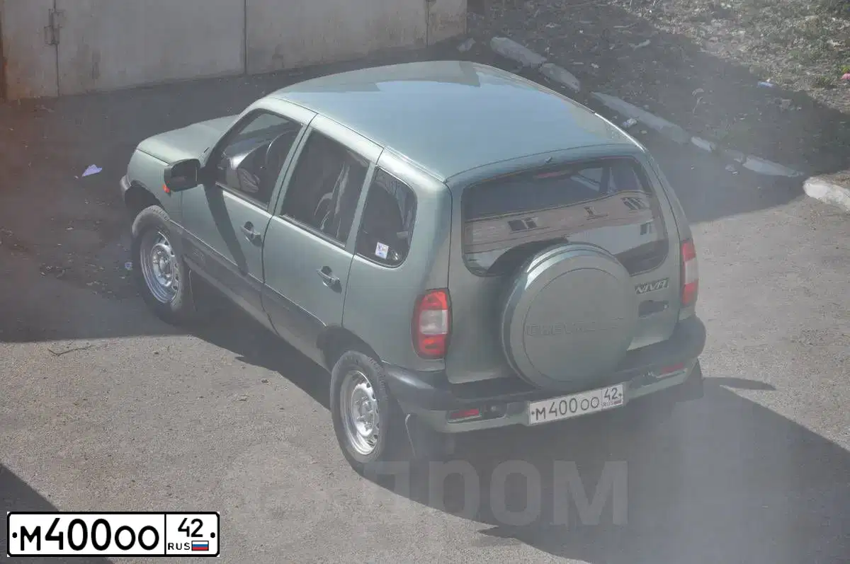 Фото автомобиля CHEVROLET NIVA, 2007 — госномер Н362ХС70. Цвет: СЕРО-ЗЕЛЕНЫЙ