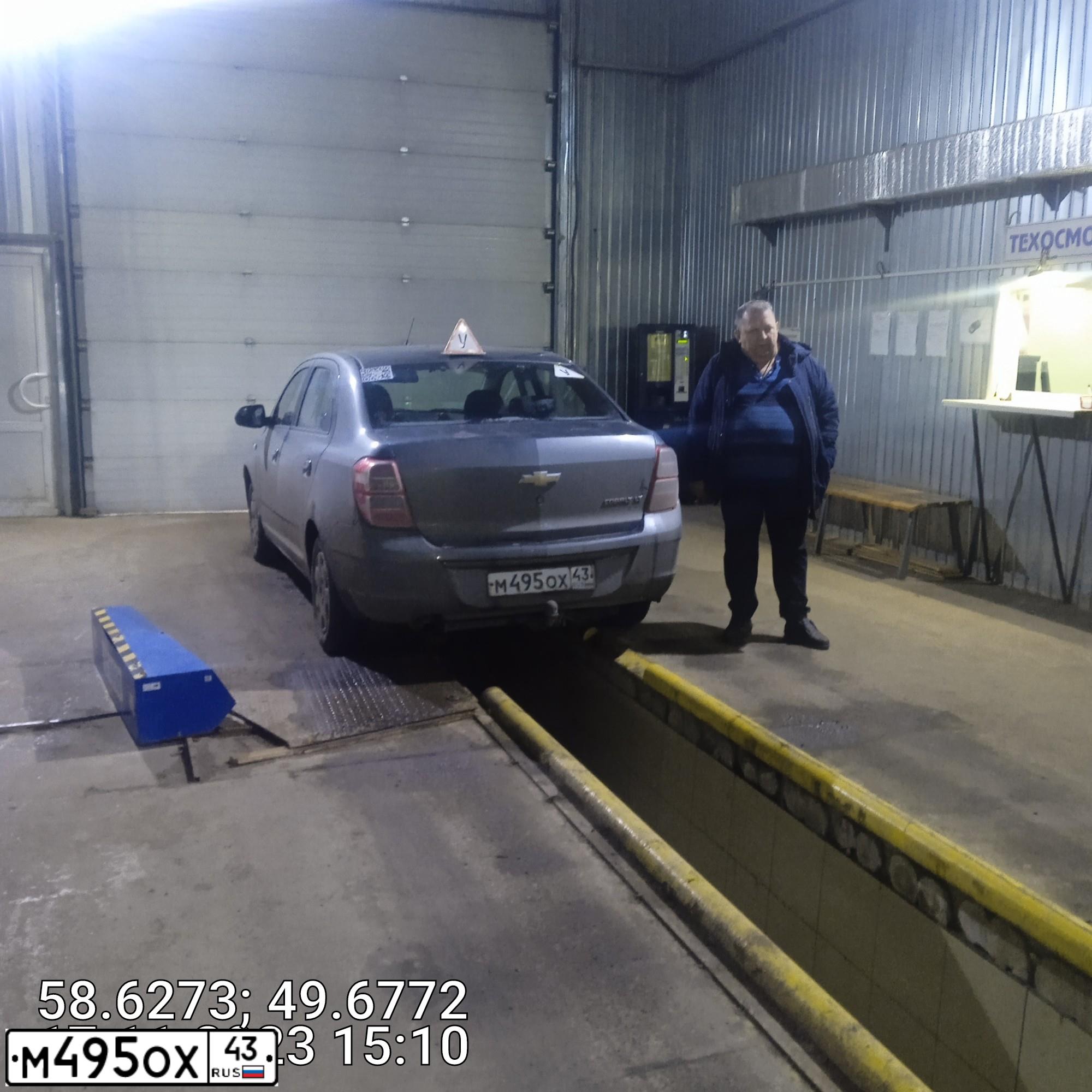 Фото автомобиля CHEVROLET COBALT, 2014 — госномер М495ОХ43. Цвет: Серый