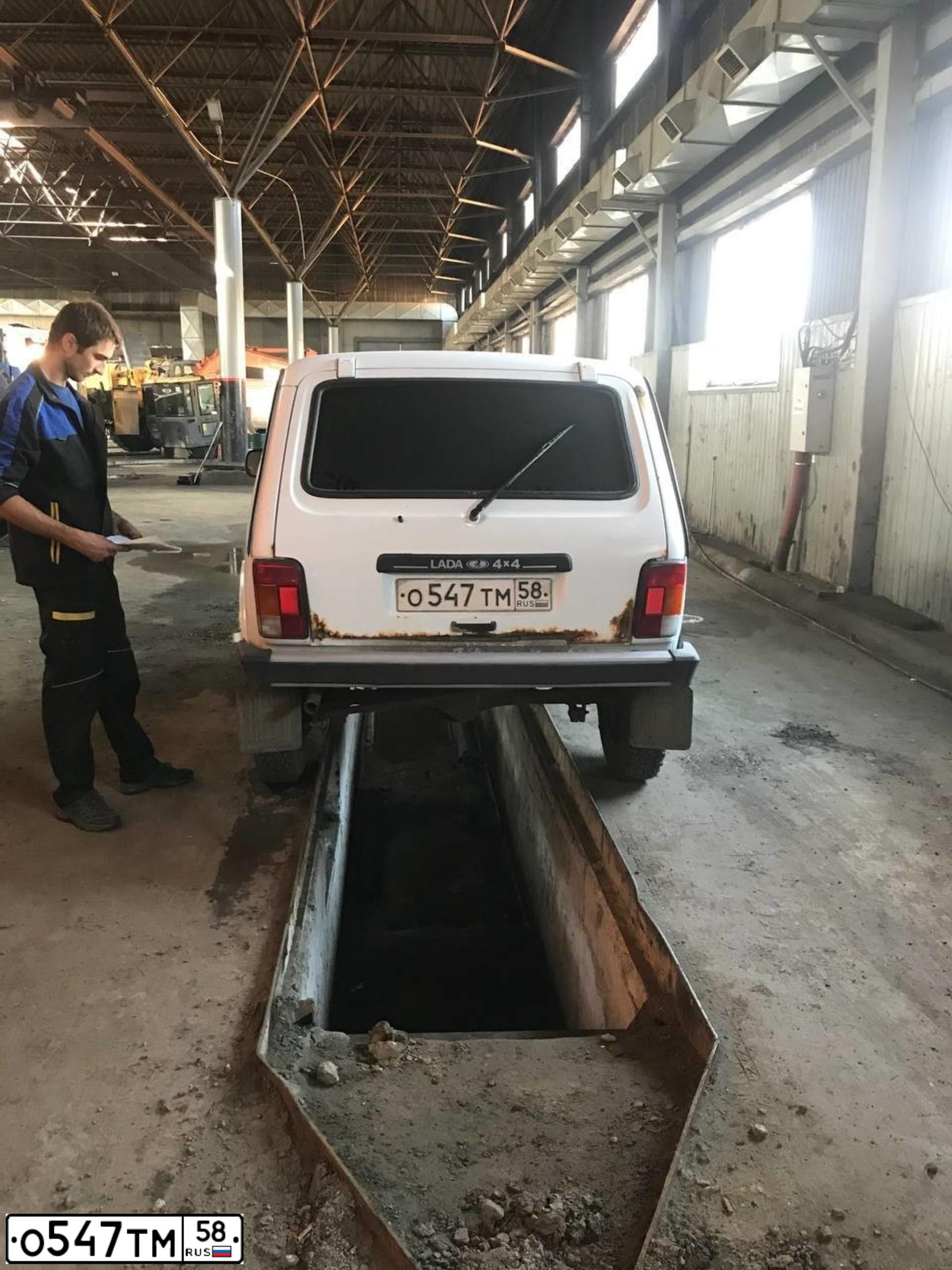 Фото автомобиля LADA 2121 NIVA, 2014 — госномер О547ТМ58. Цвет: ЯРКО-БЕЛЫЙ