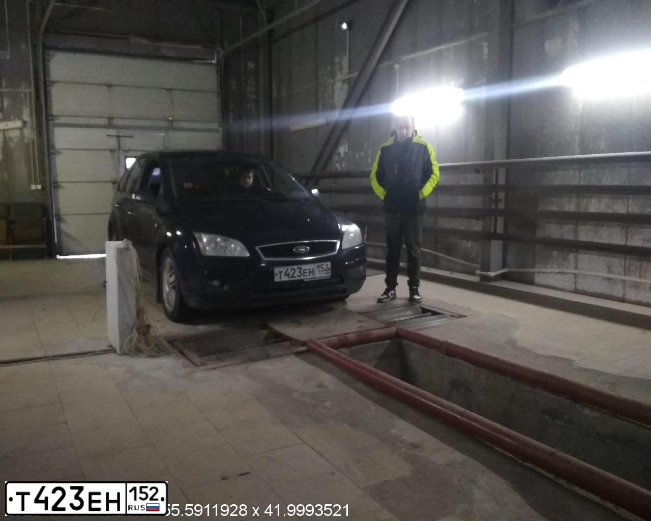 Фото автомобиля FORD FOCUS, 2007 — госномер М118УА33. Цвет: ТЕМНО-СИНИЙ