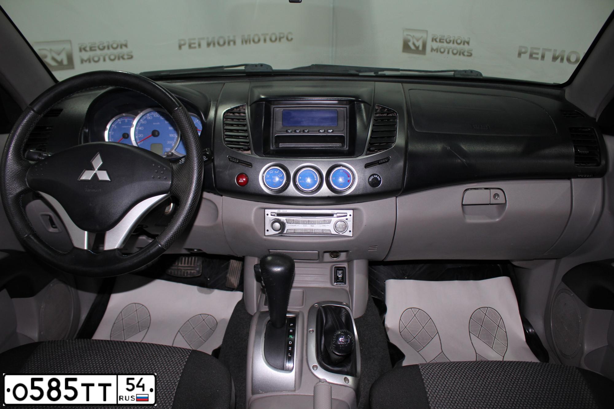Фото автомобиля MITSUBISHI L 200, 2007 — госномер Т031АС761. Цвет: синий