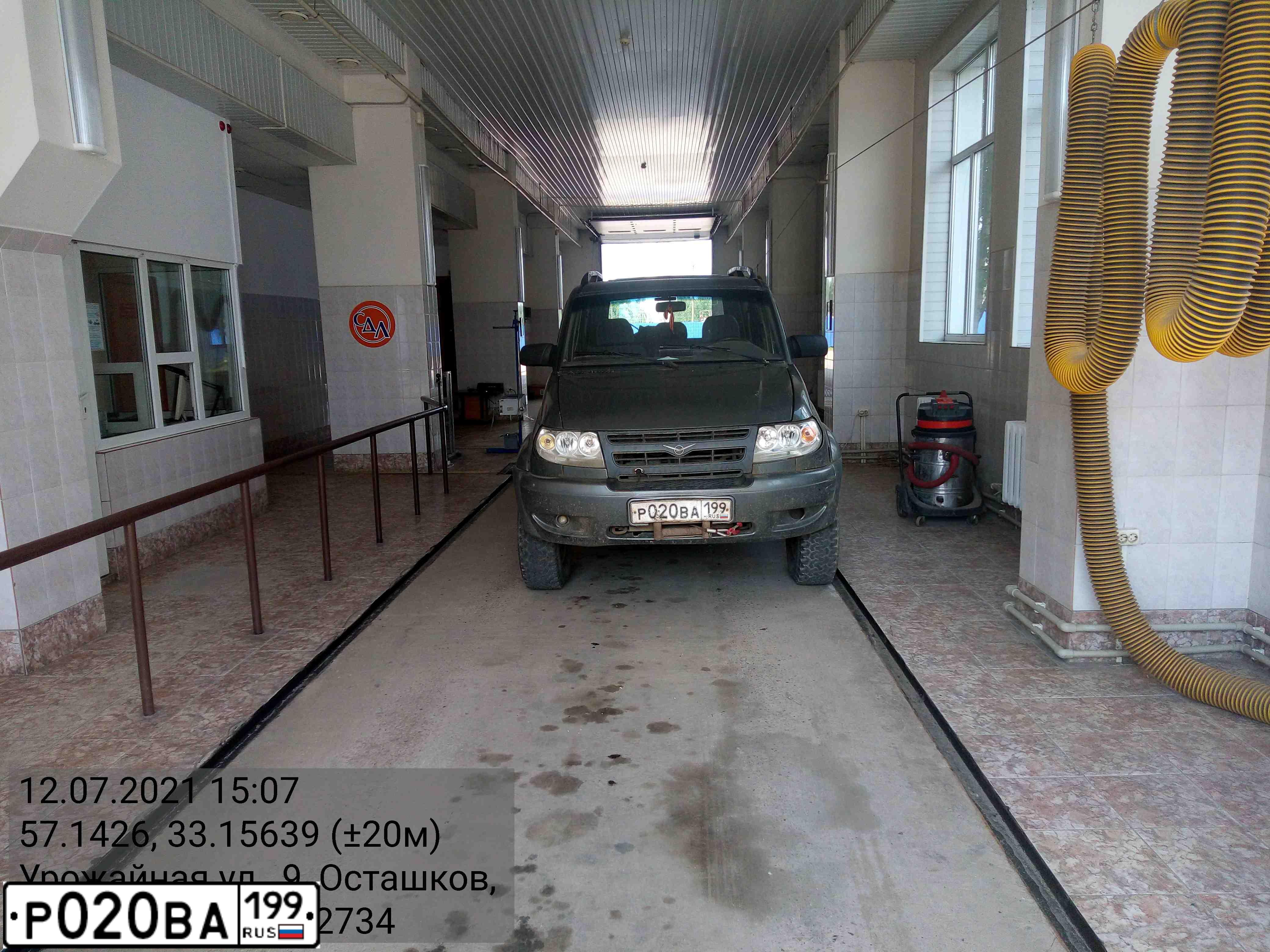 Фото автомобиля UAZ 3163 PATRIOT, 2005 — госномер Р020ВА199. Цвет: СЕРЫЙ