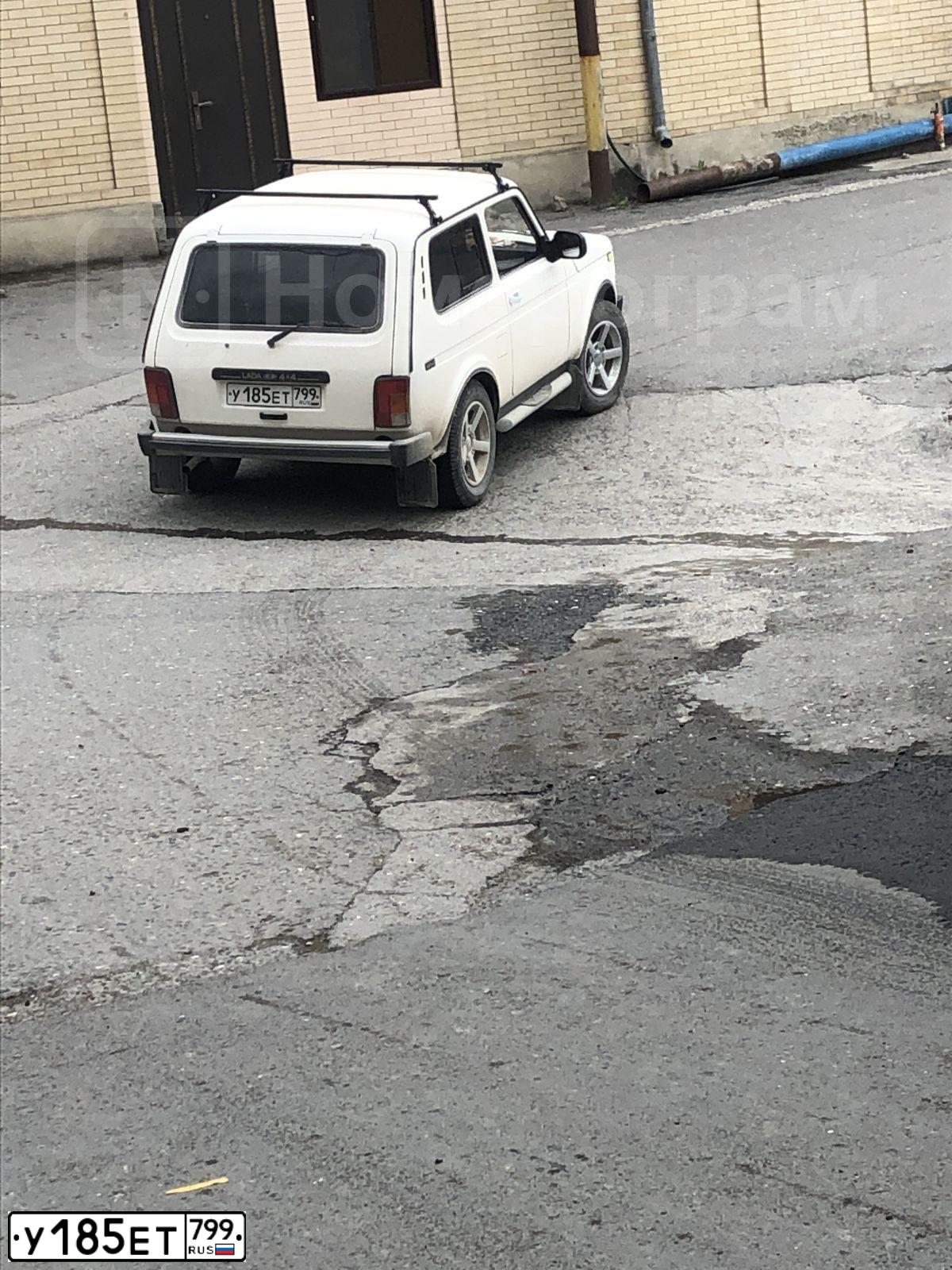 Фото автомобиля LADA 2121 NIVA, 1996 — госномер У185ЕТ799. Цвет: БЕЛЫЙ