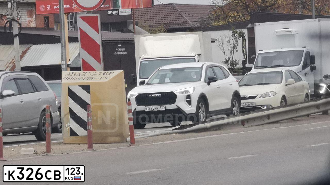 Фото автомобиля CITROEN C4, 2013 — госномер Р292ТХ123. Цвет: Белый