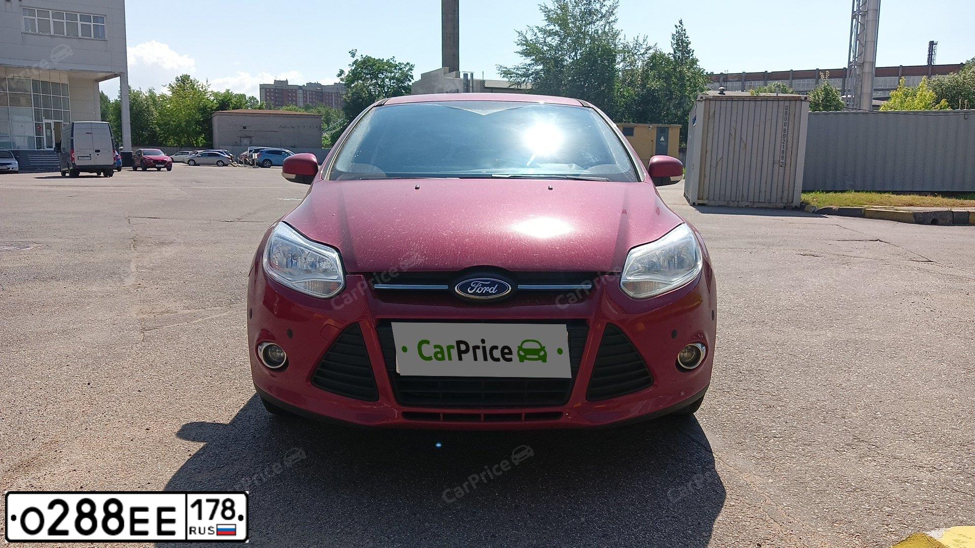 Фото автомобиля FORD FOCUS, 2013 — госномер К718НА147. Цвет: Красный
