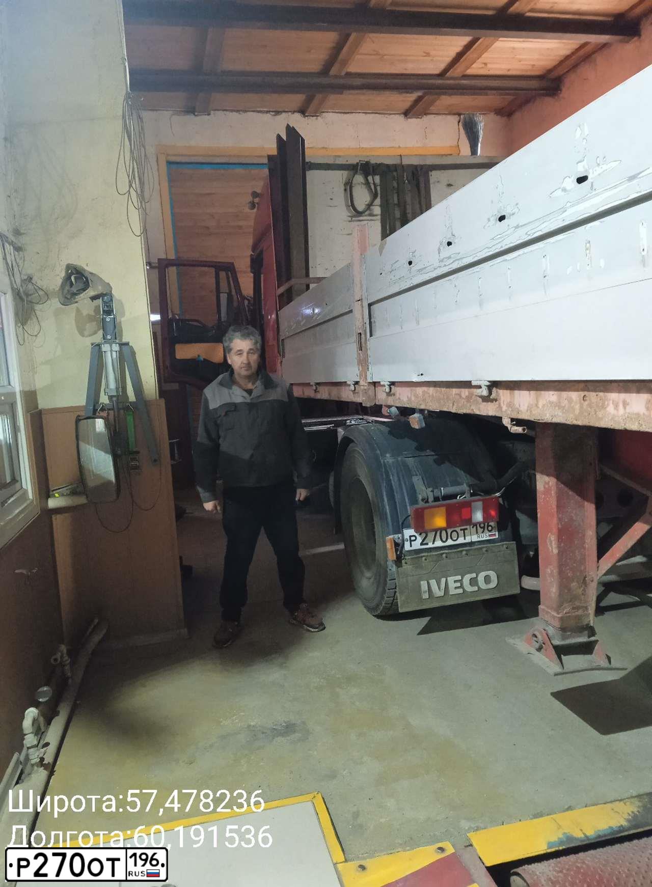 Фото автомобиля IVECO EUROSTAR, 2002 — госномер Р270ОТ196. Цвет: Красный
