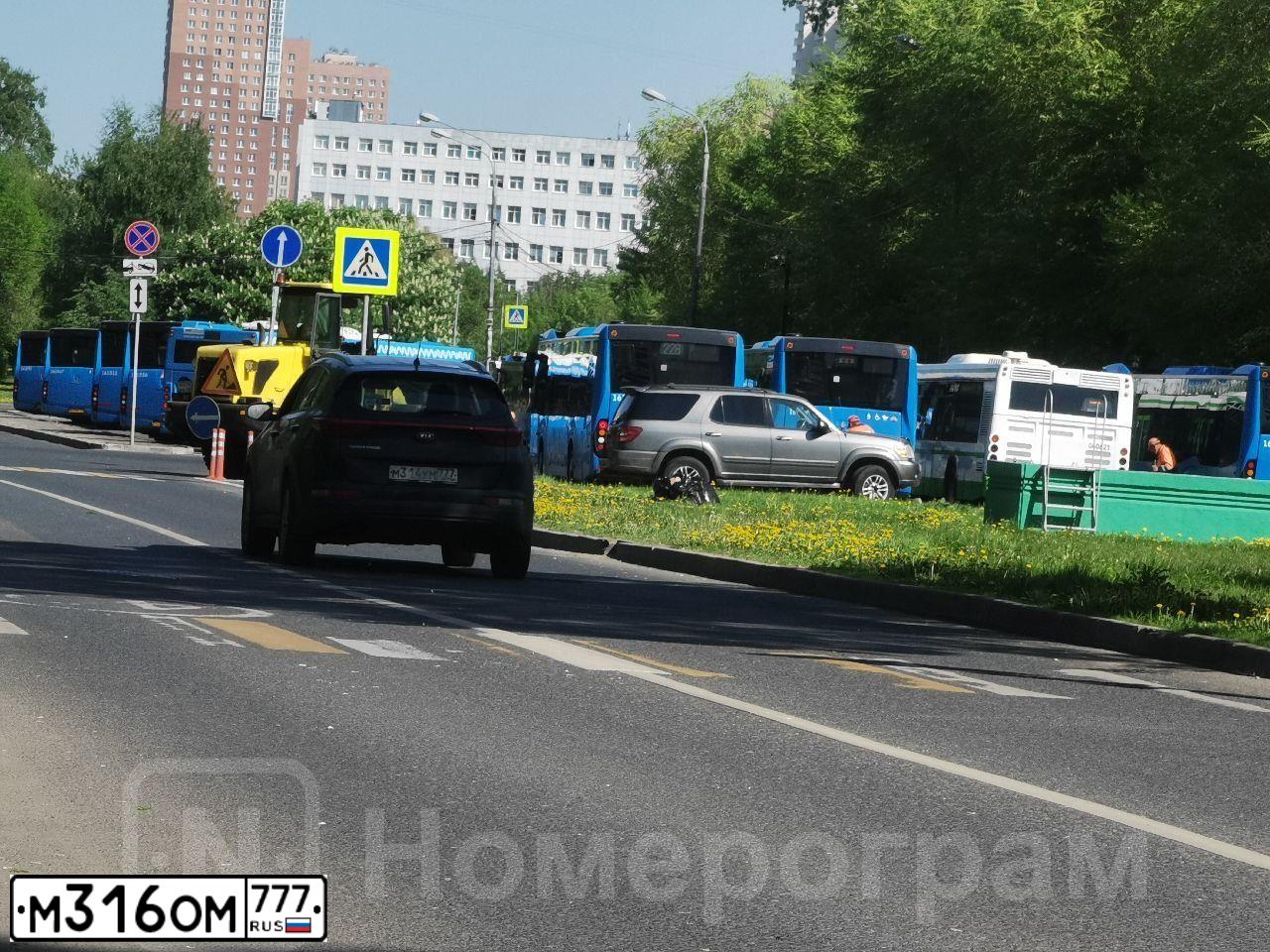 Фото автомобиля BMW 320I, 2015 — госномер Х331УО33
