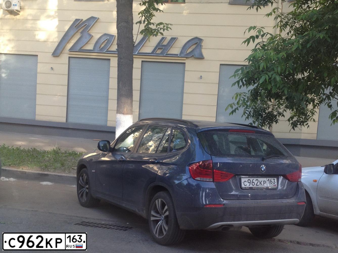 Фото автомобиля BMW X1, 2012 — госномер С962КР163. Цвет: СИНИЙ МЕТАЛЛИК