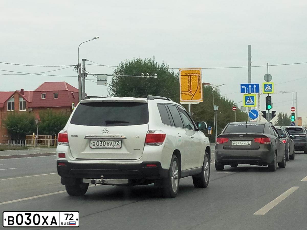 Фото автомобиля TOYOTA HIGHLANDER, 2012 — госномер В030ХА72. Цвет: БЕЛЫЙ