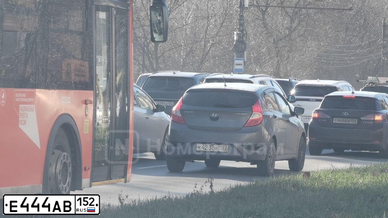 Фото автомобиля LADA 1117 KALINA, 2010 — госномер Е444АВ152. Цвет: Серебристый
