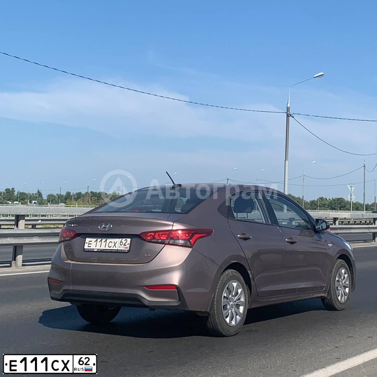 Фото автомобиля HYUNDAI SOLARIS, 2018 — госномер Е111СХ62. Цвет: СВЕТЛО-КОРИЧНЕВЫЙ