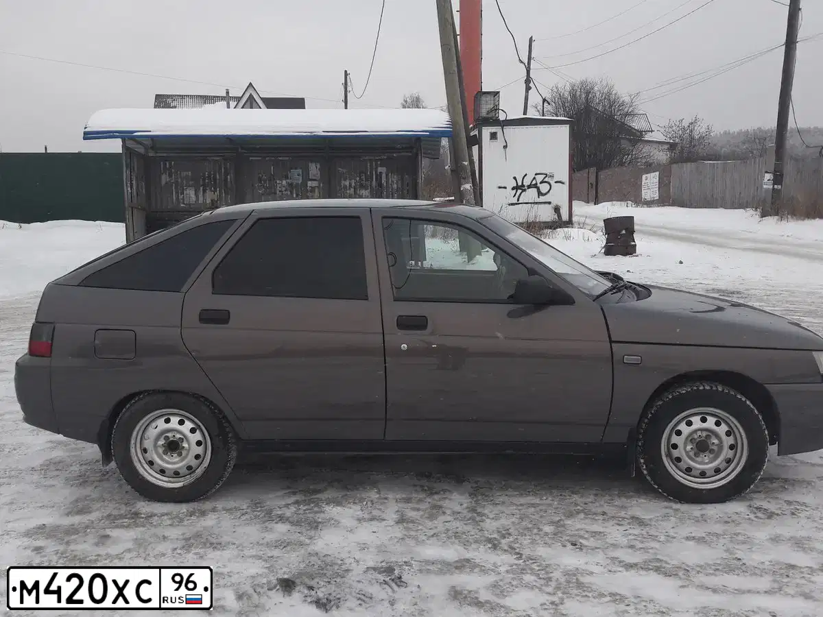Фото автомобиля LADA 2112, 2005 — госномер М420ХС96. Цвет: СЕРО-СИНИЙ