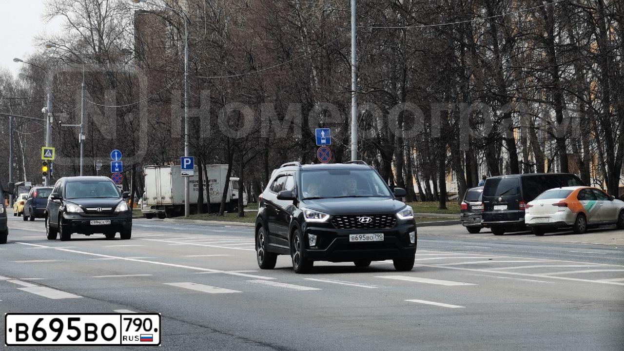 Фото автомобиля HYUNDAI CRETA, 2021 — госномер В695ВО790. Цвет: ЧЕРНЫЙ