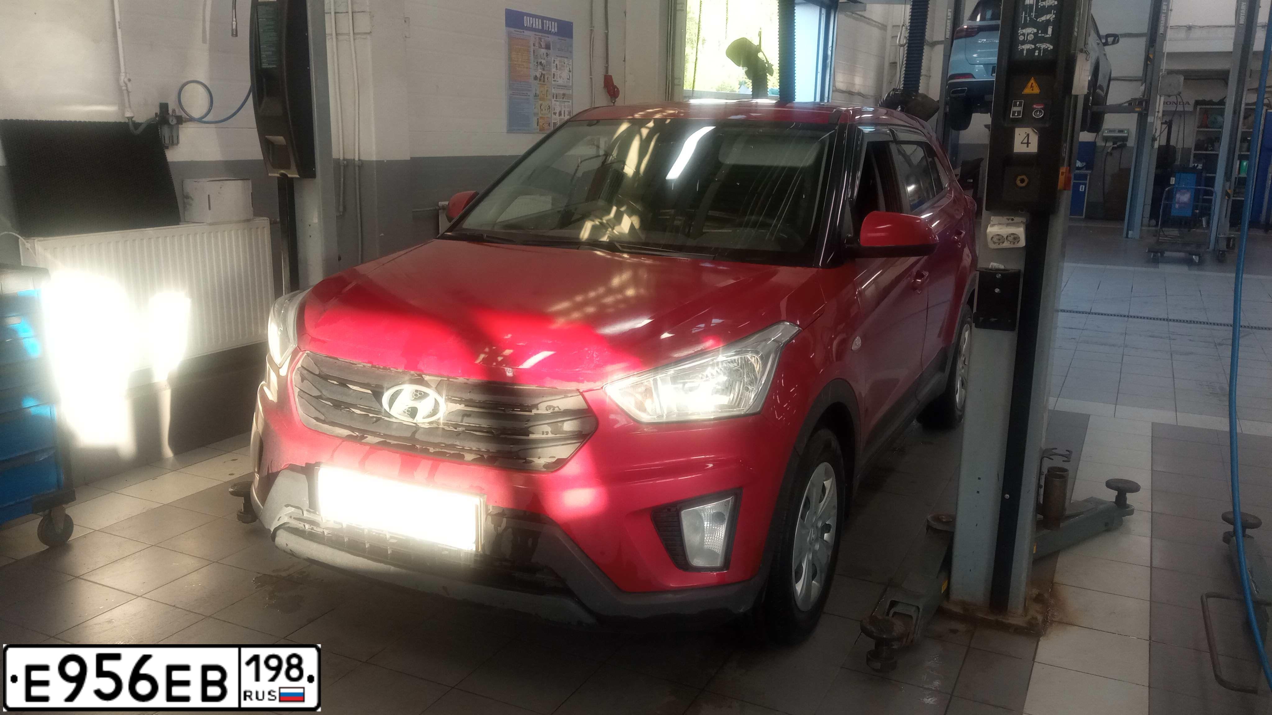 Фото автомобиля HYUNDAI CRETA, 2019 — госномер Е956ЕВ198. Цвет: КРАСНЫЙ