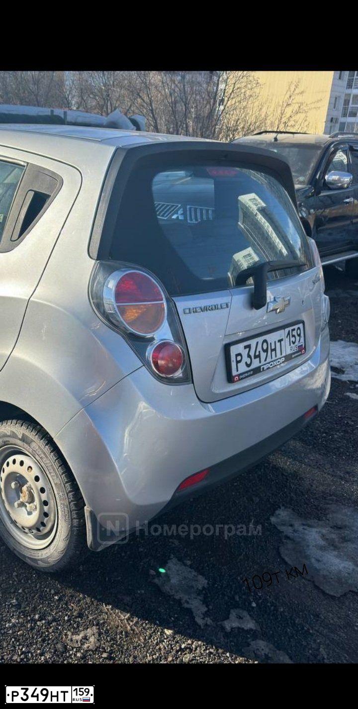Фото автомобиля CHEVROLET SPARK, 2012 — госномер Р349НТ159. Цвет: СЕРЕБРИСТЫЙ