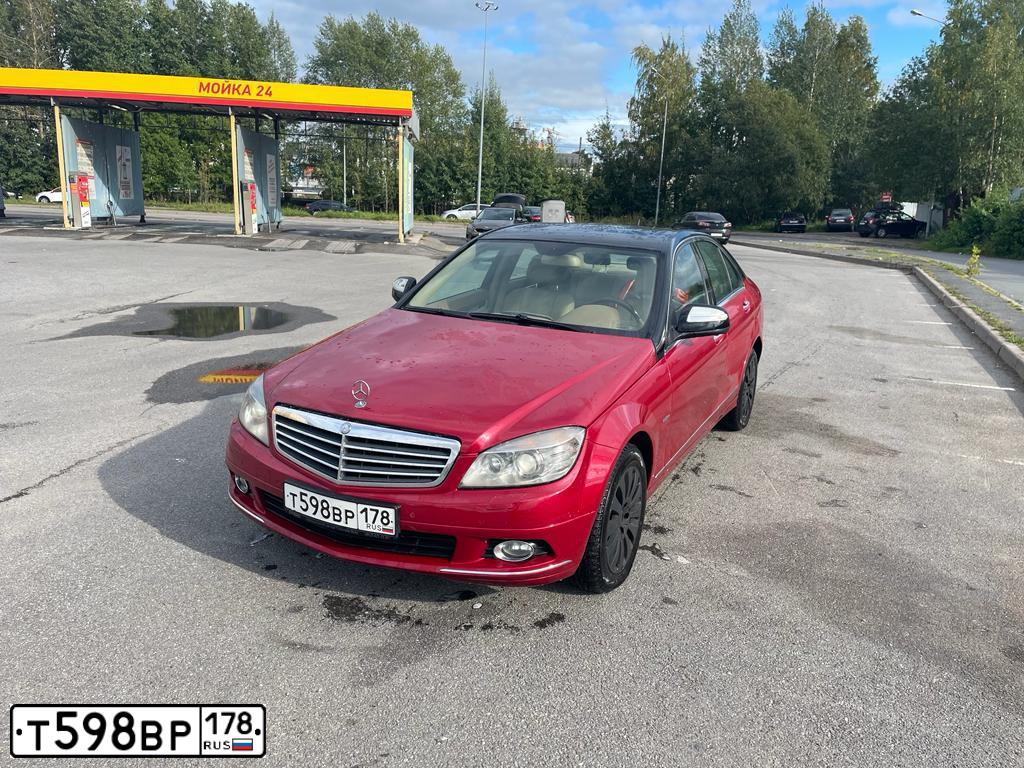 Фото автомобиля MERCEDES C-KLASSE, 2008 — госномер Р020ТА78. Цвет: Красный