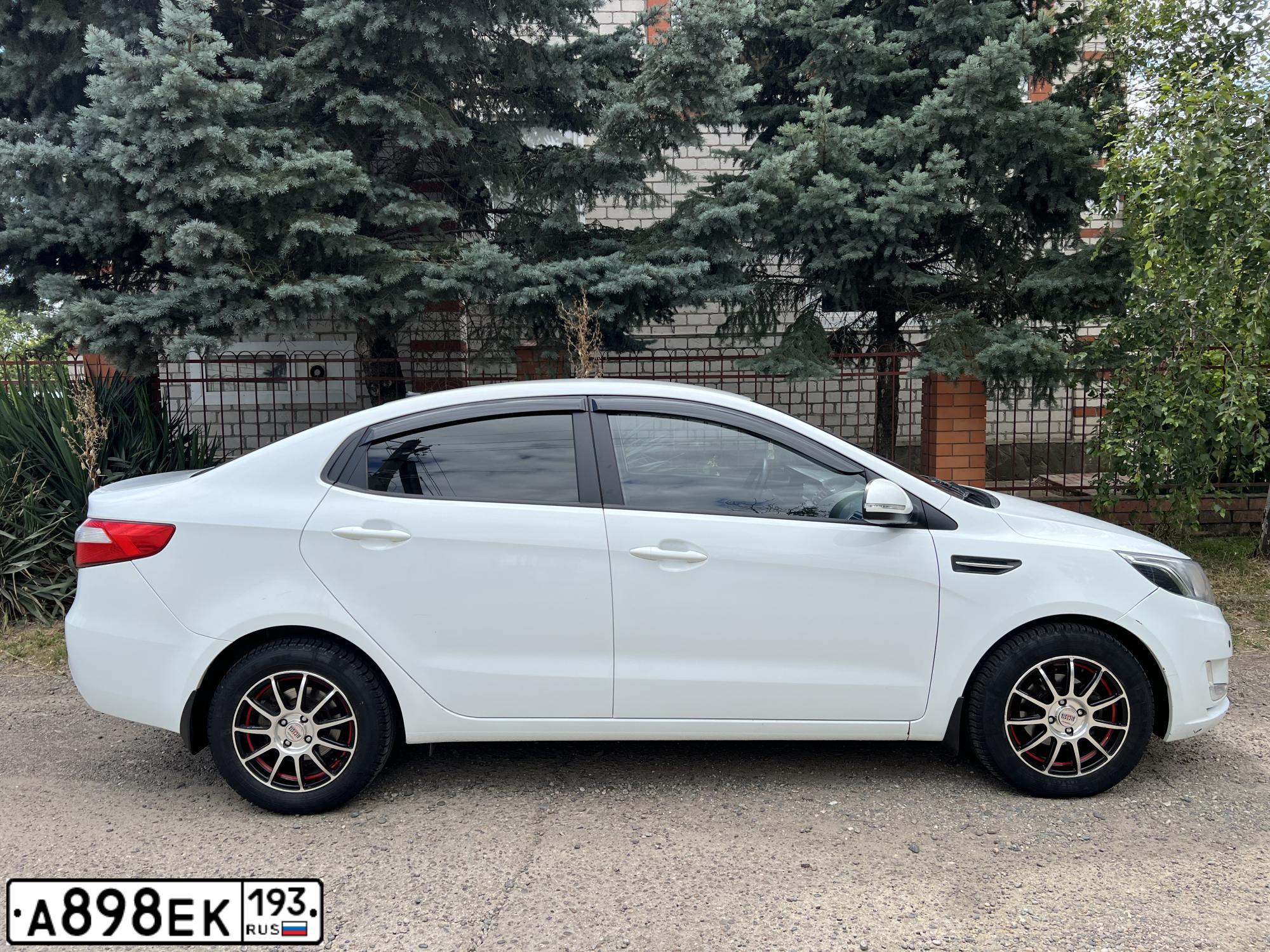 Фото автомобиля KIA SPORTAGE, 2013 — госномер А898ЕР193. Цвет: СЕРЫЙ