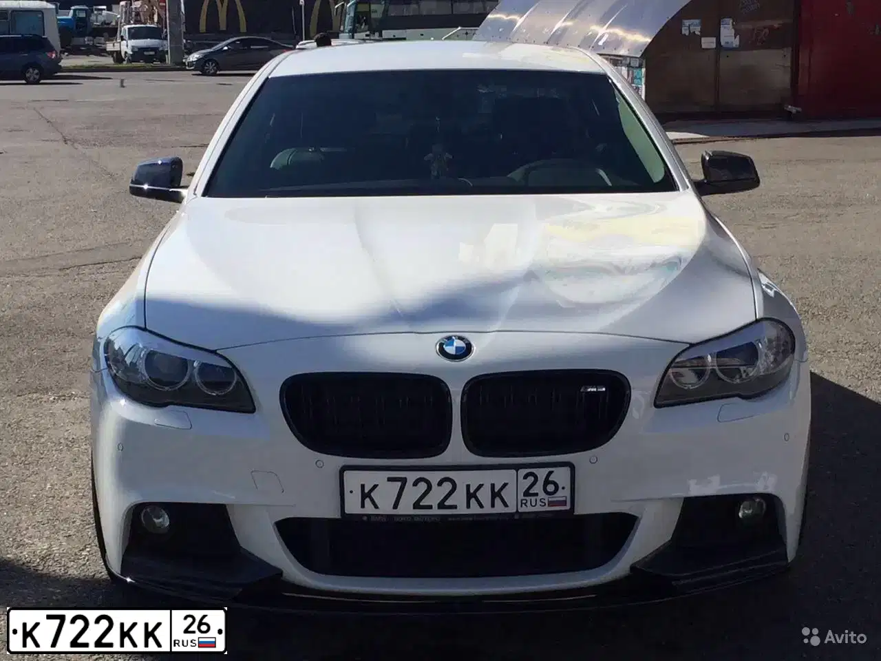 Фото автомобиля BMW SERIE 5, 2013 — госномер К722КК26. Цвет: Белый