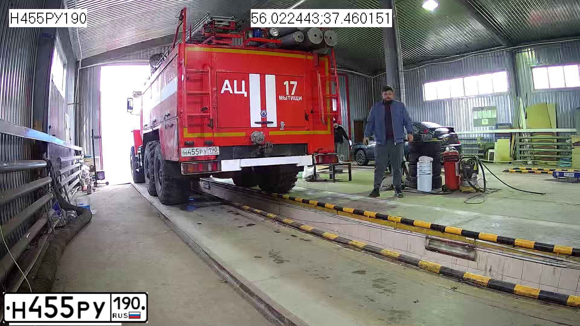 Фото автомобиля URAL 5557 /6X6/, 2011 — госномер Н455РУ190. Цвет: ГОСТ р 50574-2002