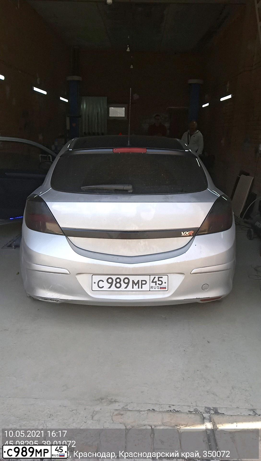 Фото автомобиля OPEL ASTRA, 2007 — госномер Е885УР123. Цвет: СЕРЕБРИСТЫЙ