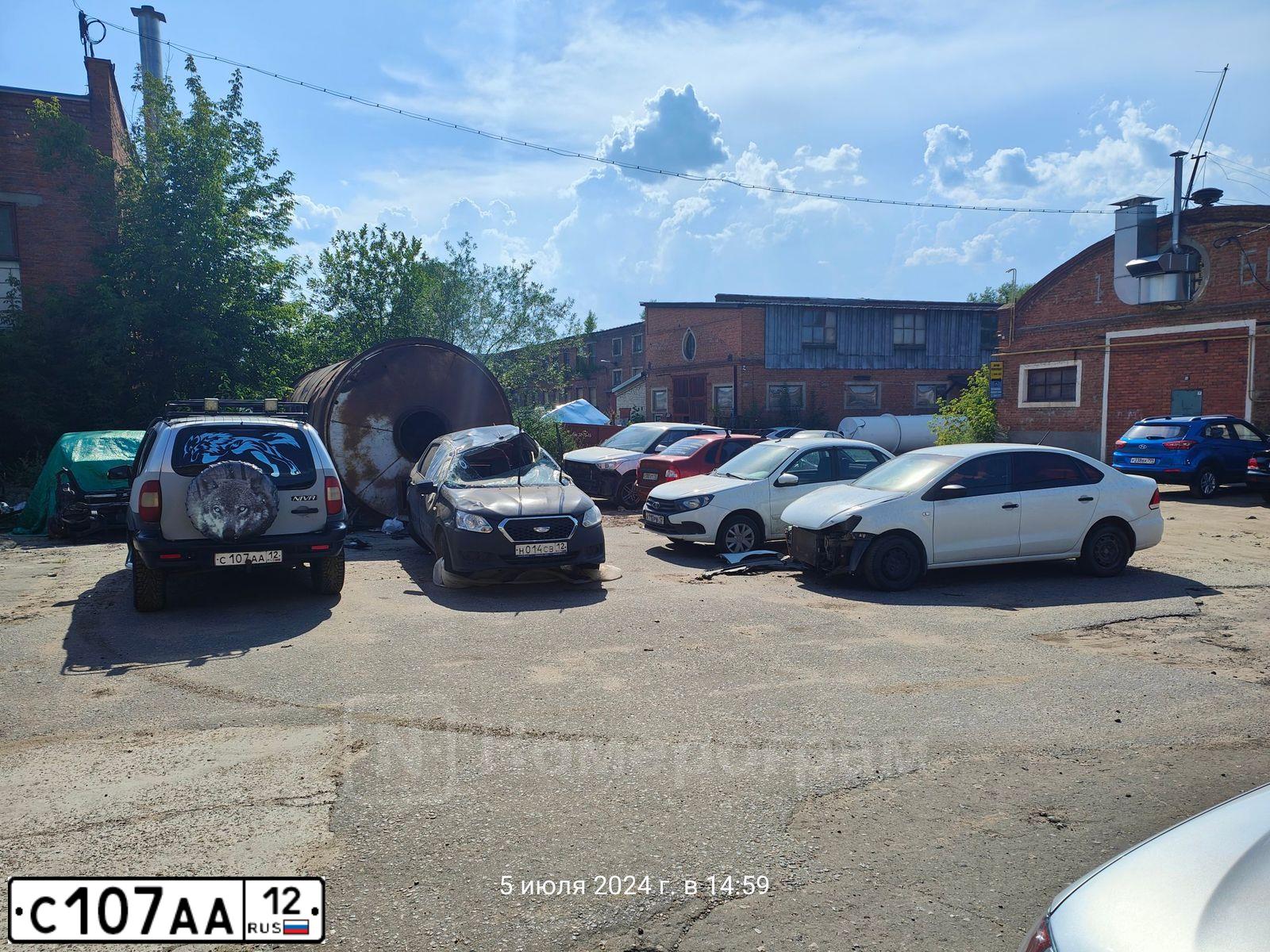Фото автомобиля CHEVROLET NIVA, 2003 — госномер М077ВЕ21. Цвет: СВЕТЛО-СЕРЕБР.МЕТАЛЛ