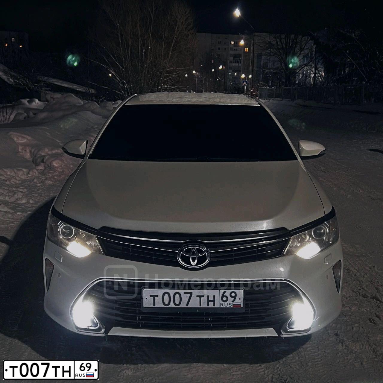 Фото автомобиля TOYOTA CAMRY, 2014 — госномер Т007ТН69. Цвет: БЕЛЫЙ ПЕРЛАМУТР