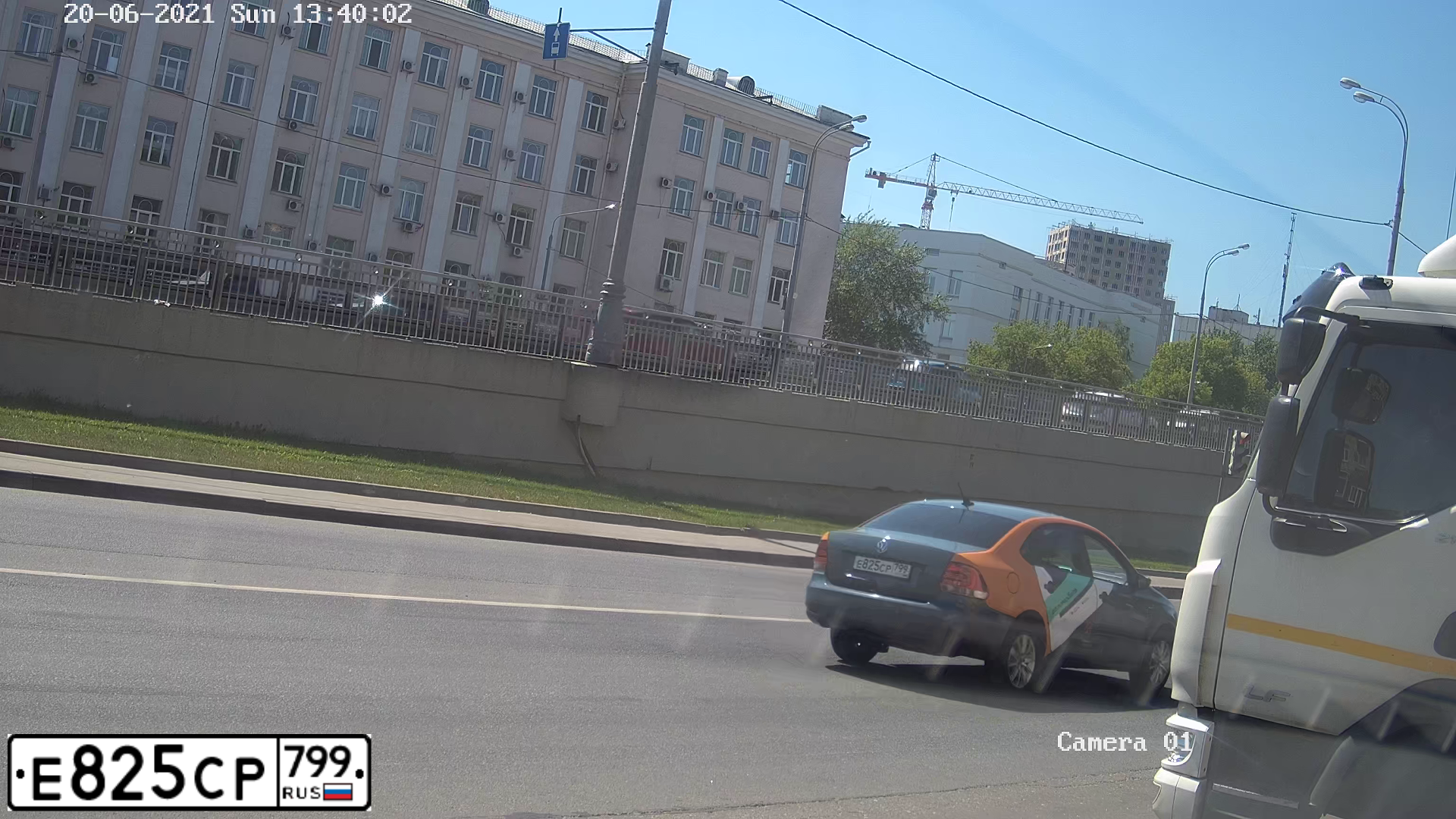 Фото автомобиля VOLKSWAGEN POLO, 2019 — госномер Е825СР799. Цвет: СЕРО-СИНИЙ