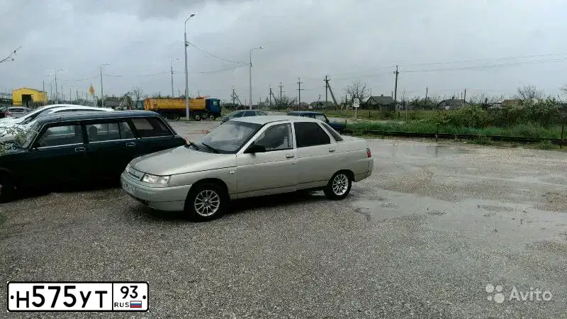 Фото автомобиля LADA 2110, 1999 — госномер Е018ТВ123. Цвет: ЖЕЛТО-ЗЕЛЕНЫЙ