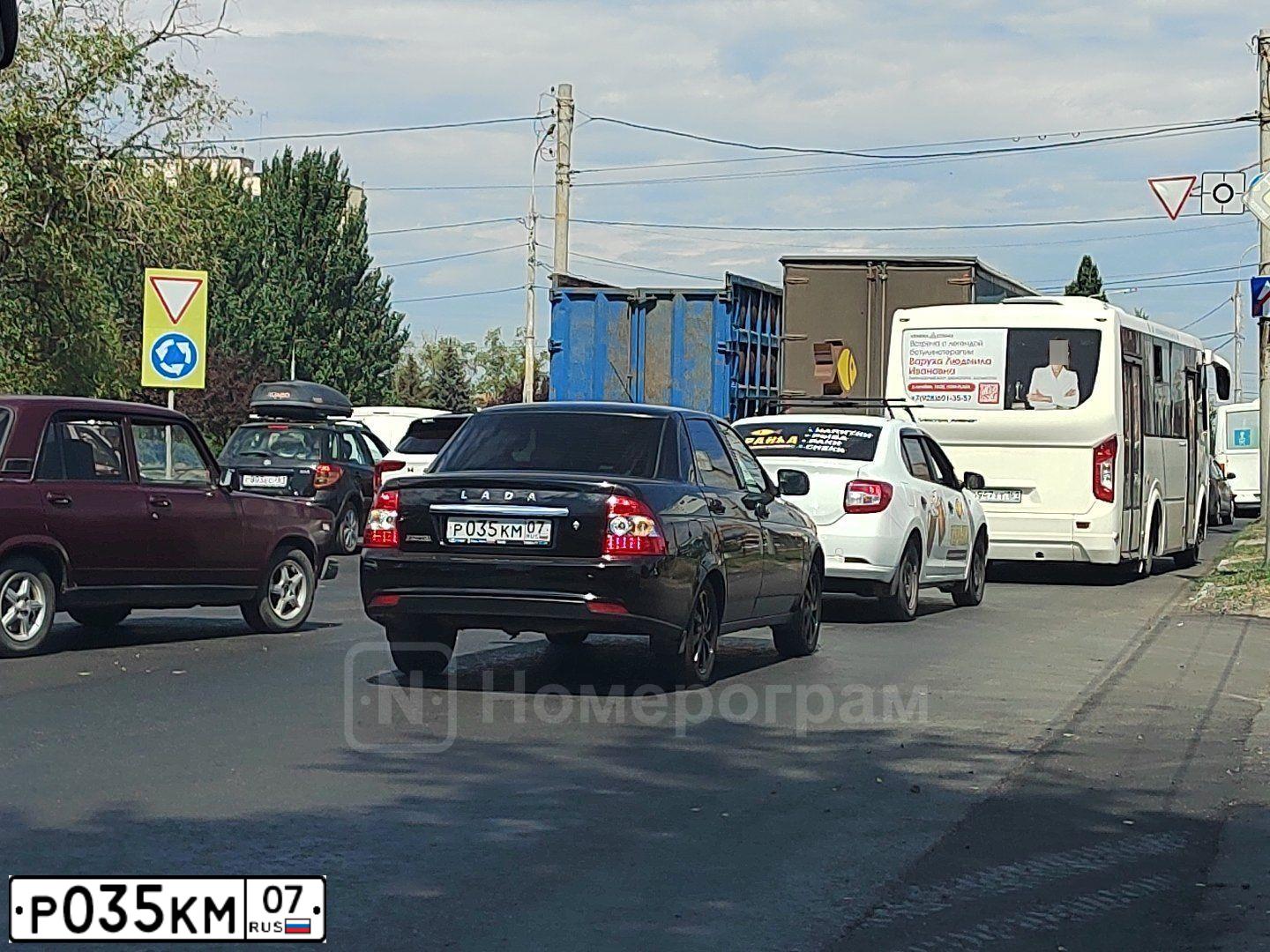 Фото автомобиля LADA 2170 PRIORA, 2014 — госномер Р035КМ07. Цвет: Сине-Черный