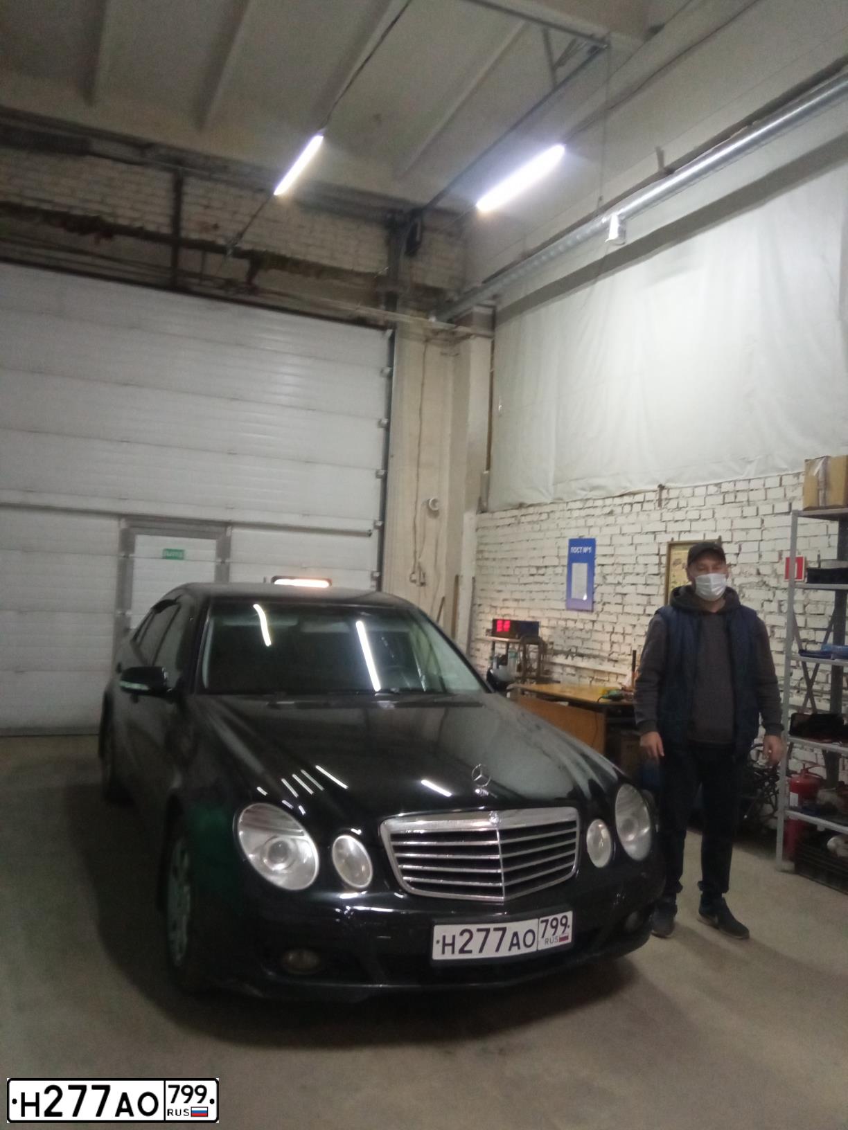 Фото автомобиля MERCEDES E-KLASSE, 2008 — госномер У216СТ124. Цвет: ЧЕРНЫЙ