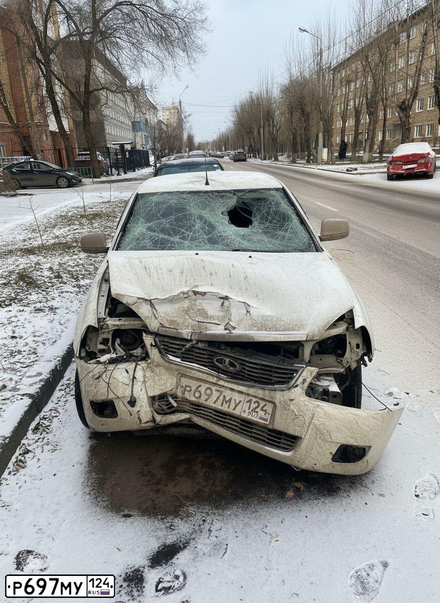 Фото автомобиля LADA 2172 PRIORA, 2012 — госномер Р697МУ124. Цвет: Белый