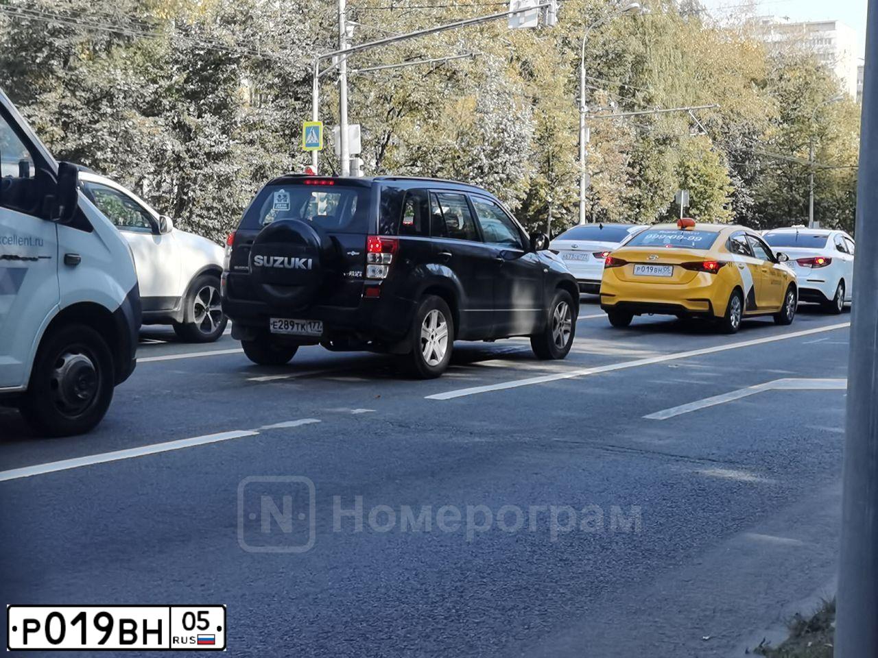 Фото автомобиля HYUNDAI SOLARIS, 2018 — госномер Р277РН33. Цвет: КРАСНЫЙ
