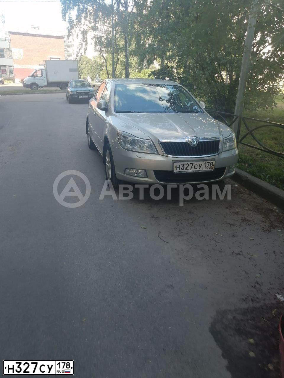 Фото автомобиля SKODA OCTAVIA, 2012 — госномер Н595МВ10. Цвет: СЕРЕБРИСТО-ЖЕЛТЫЙ